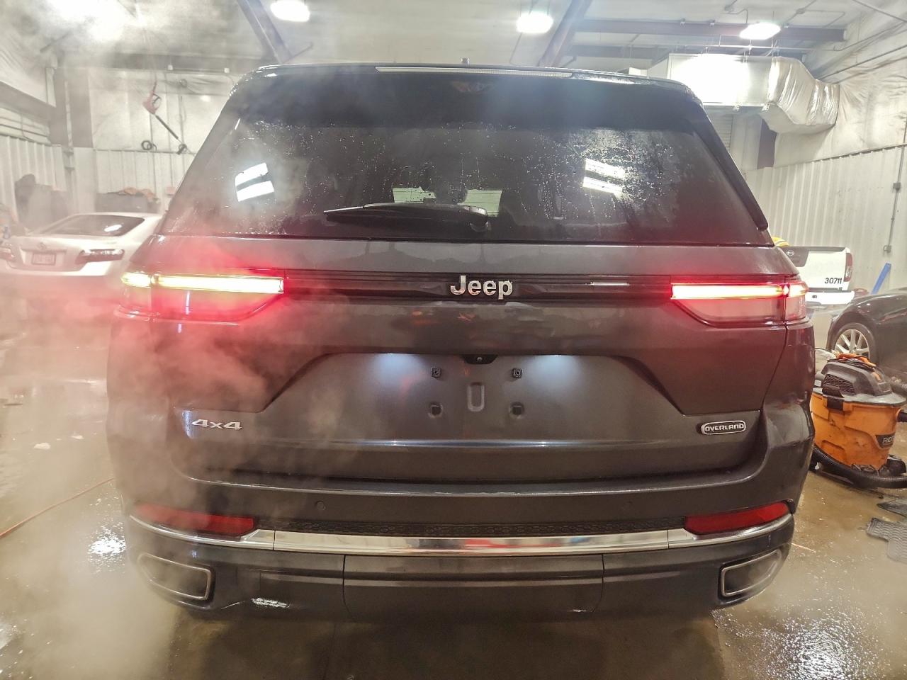 2022 JEEP GRAND CHEROKEE OVERLAND photo 11