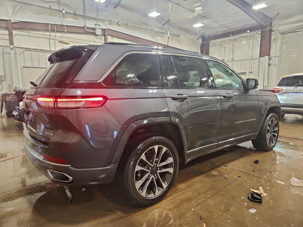 2022 JEEP GRAND CHEROKEE OVERLAND photo 5
