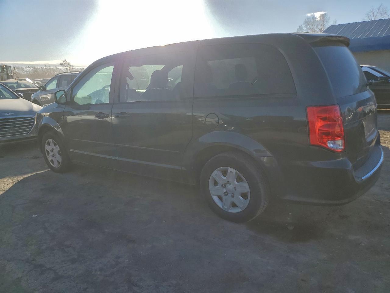2012 DODGE GRAND CARAVAN SE photo 2