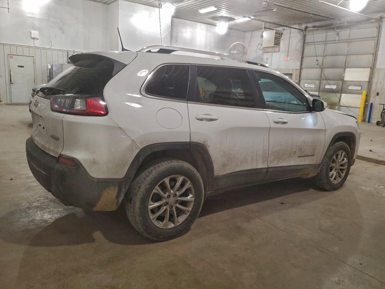 2019 JEEP CHEROKEE LATITUDE photo 3