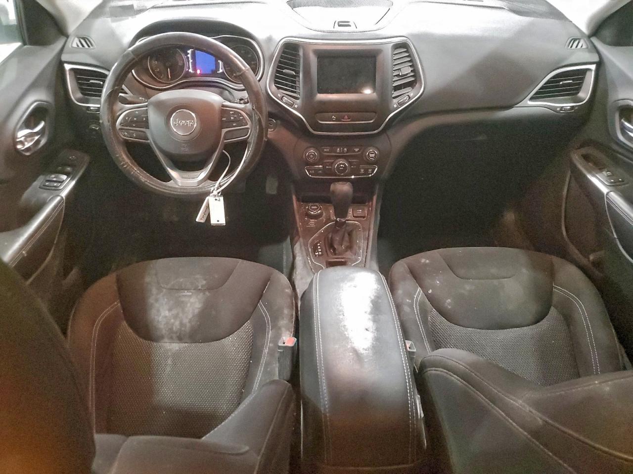 2019 JEEP CHEROKEE LATITUDE photo 8