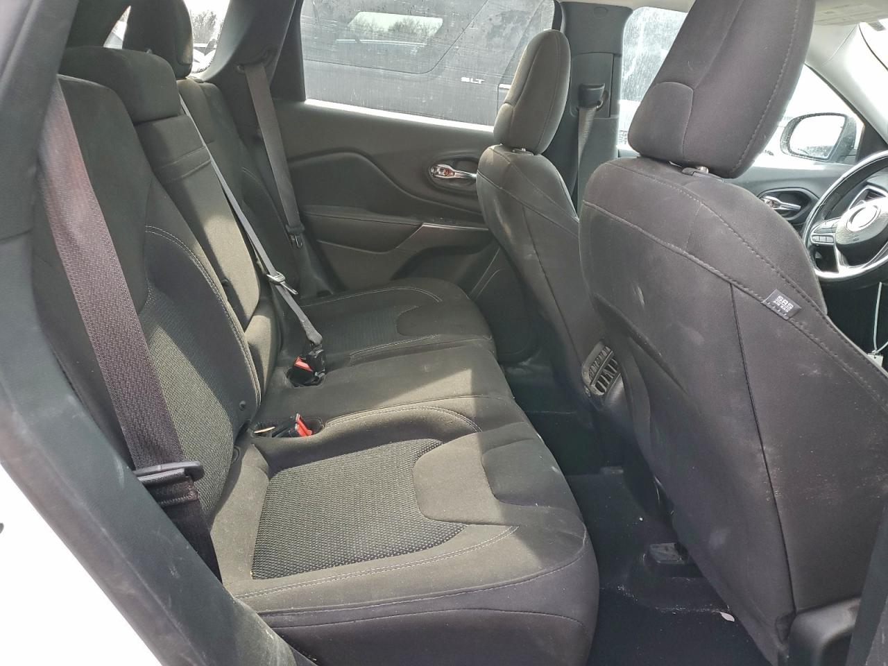 2019 JEEP CHEROKEE LATITUDE photo 10