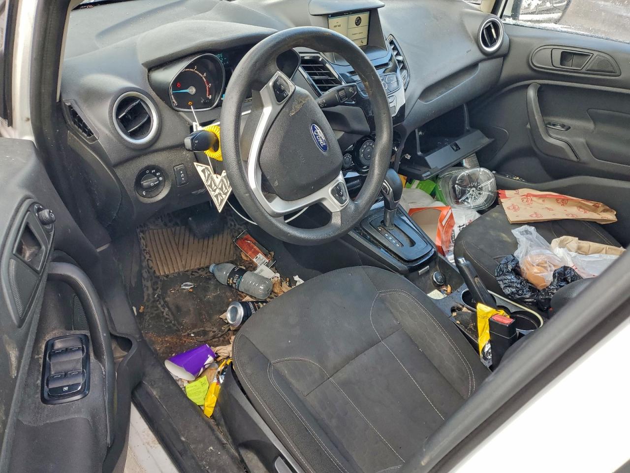 2019 FORD FIESTA SE photo 8