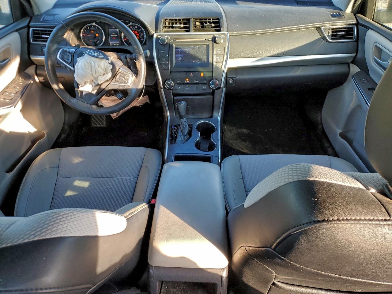 2016 TOYOTA CAMRY LE photo 8