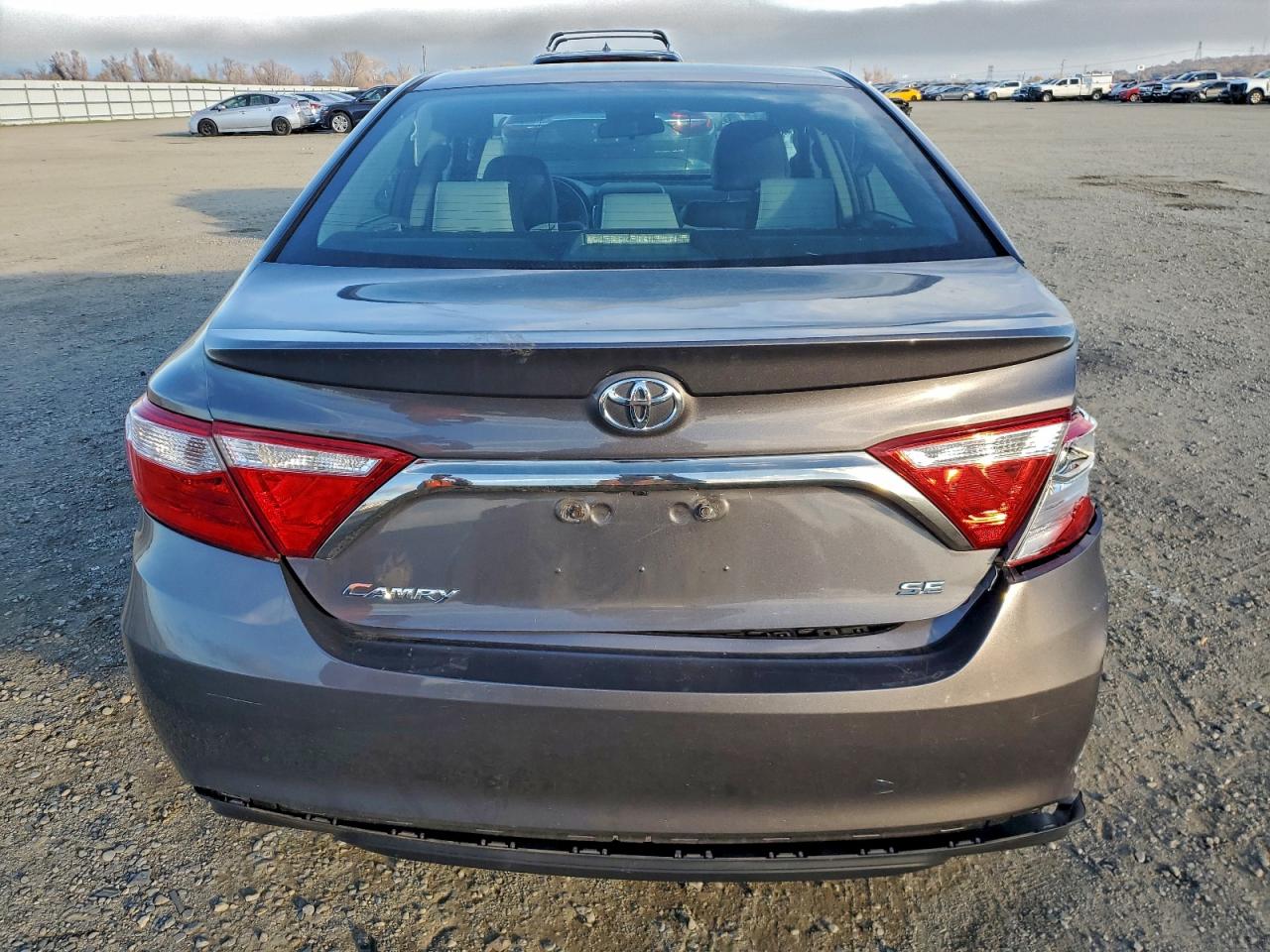 2016 TOYOTA CAMRY LE photo 6
