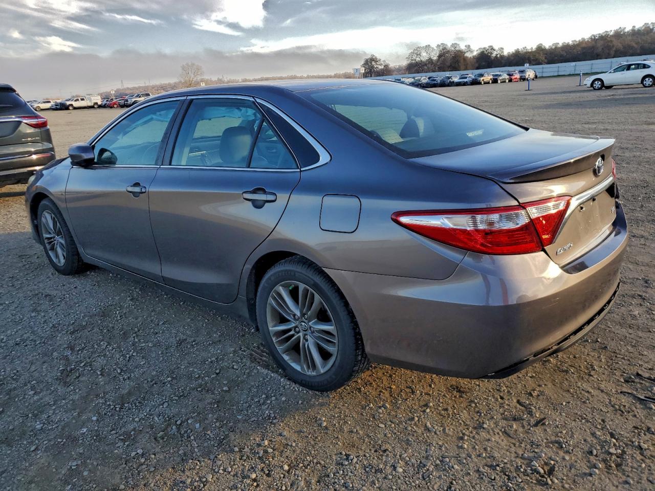 2016 TOYOTA CAMRY LE photo 2