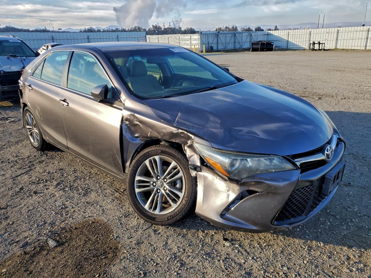 2016 TOYOTA CAMRY LE photo 4