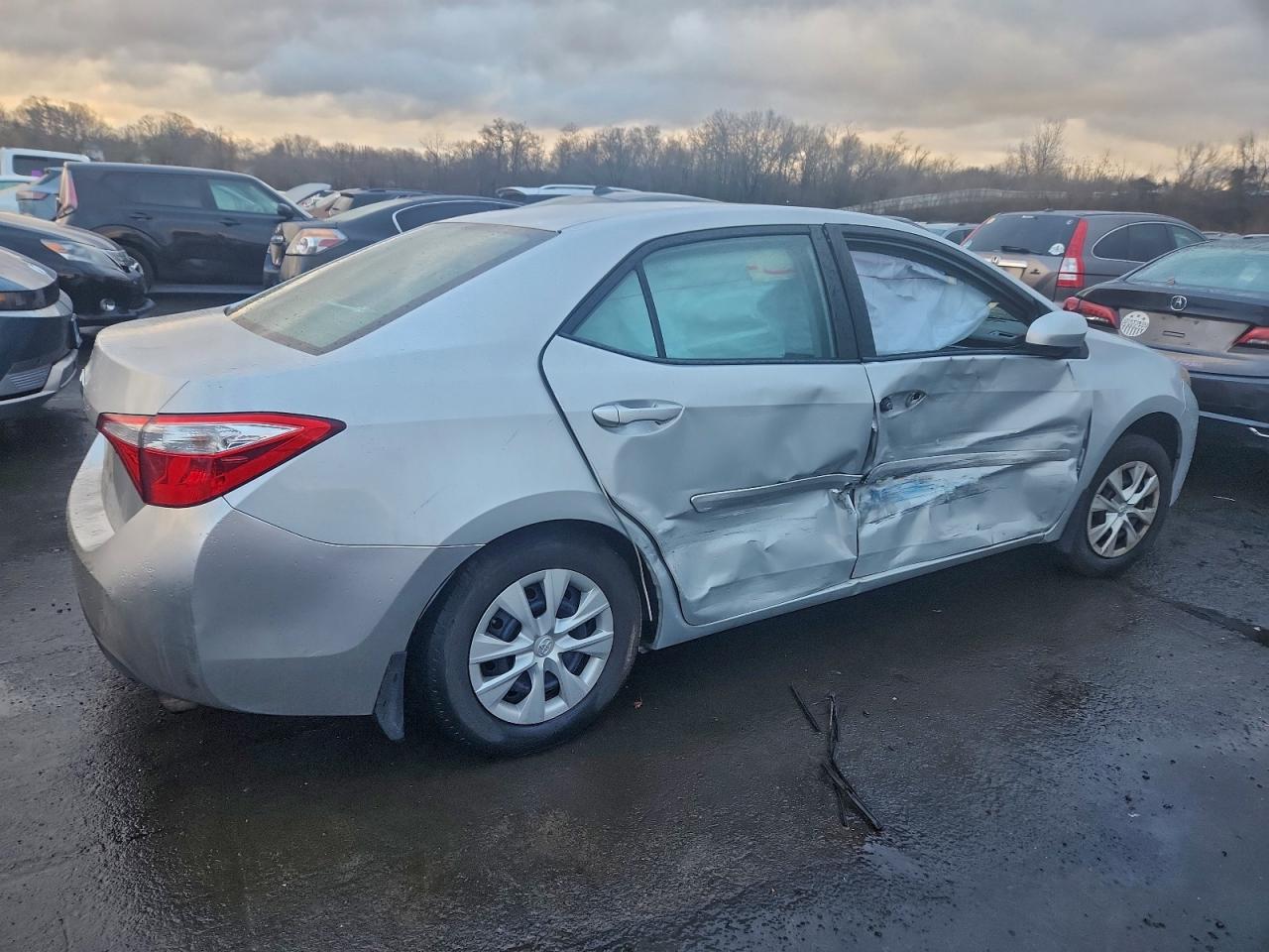 2015 TOYOTA COROLLA L photo 3