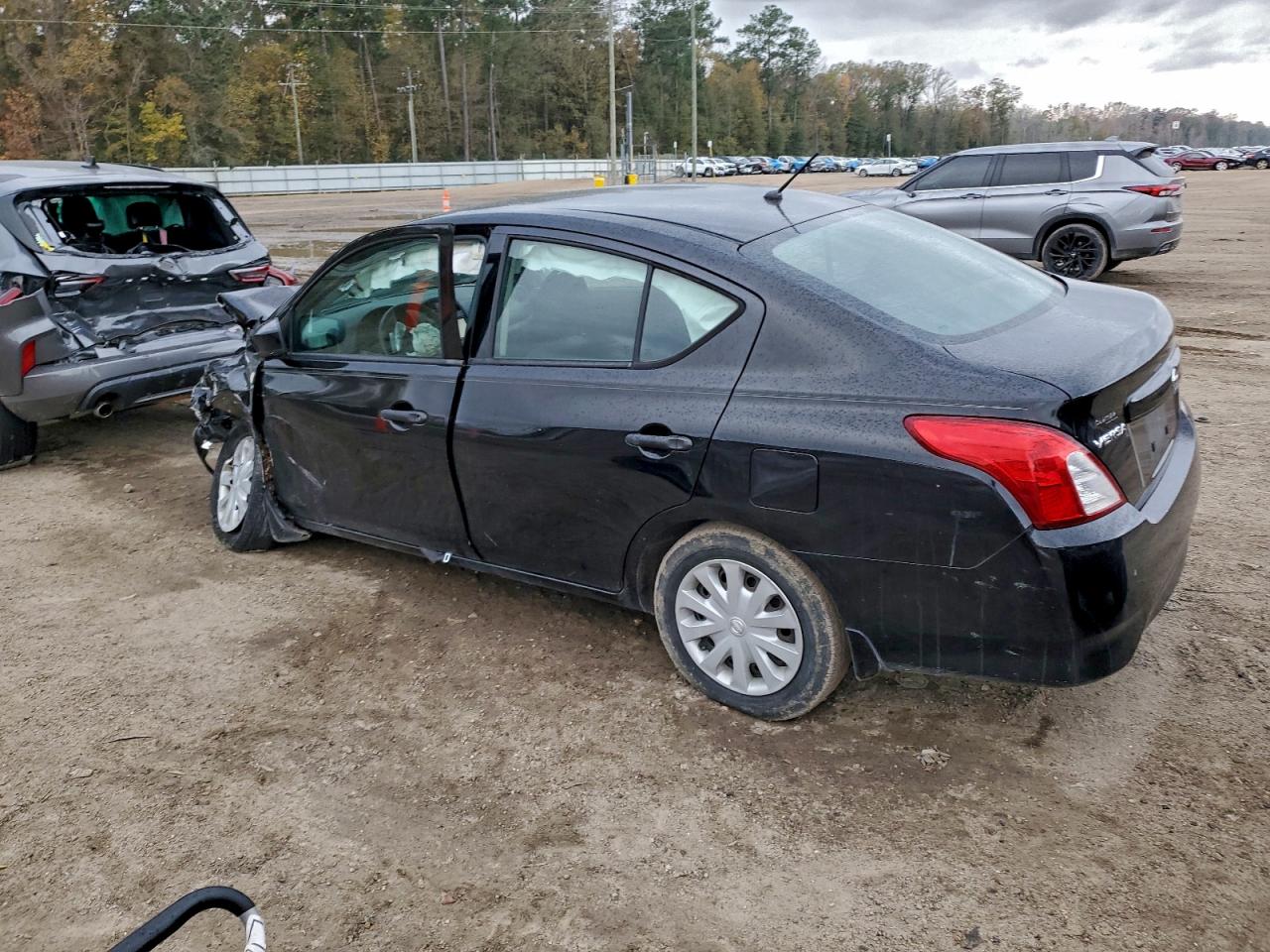 2019 NISSAN VERSA S photo 3