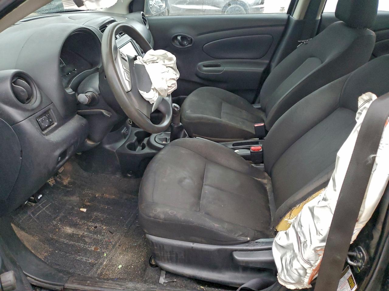 2019 NISSAN VERSA S photo 13