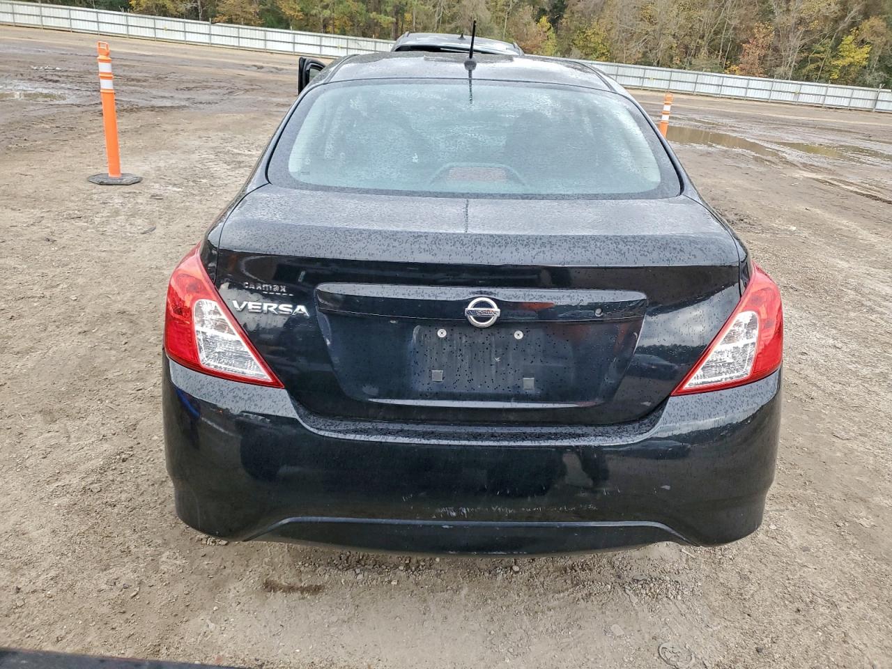 2019 NISSAN VERSA S photo 11