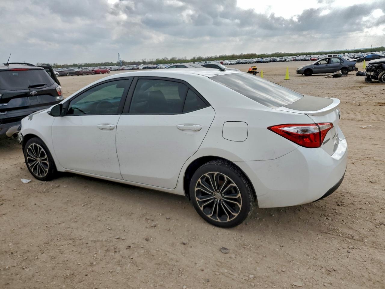 2014 TOYOTA COROLLA L photo 5