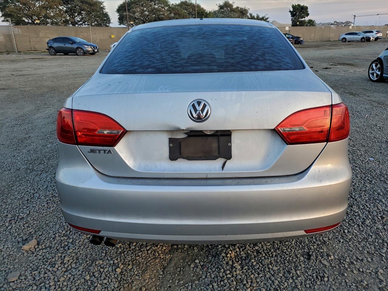 2012 VOLKSWAGEN JETTA BASE photo 16