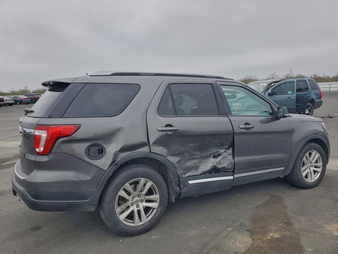 2018 FORD EXPLORER XLT photo 7