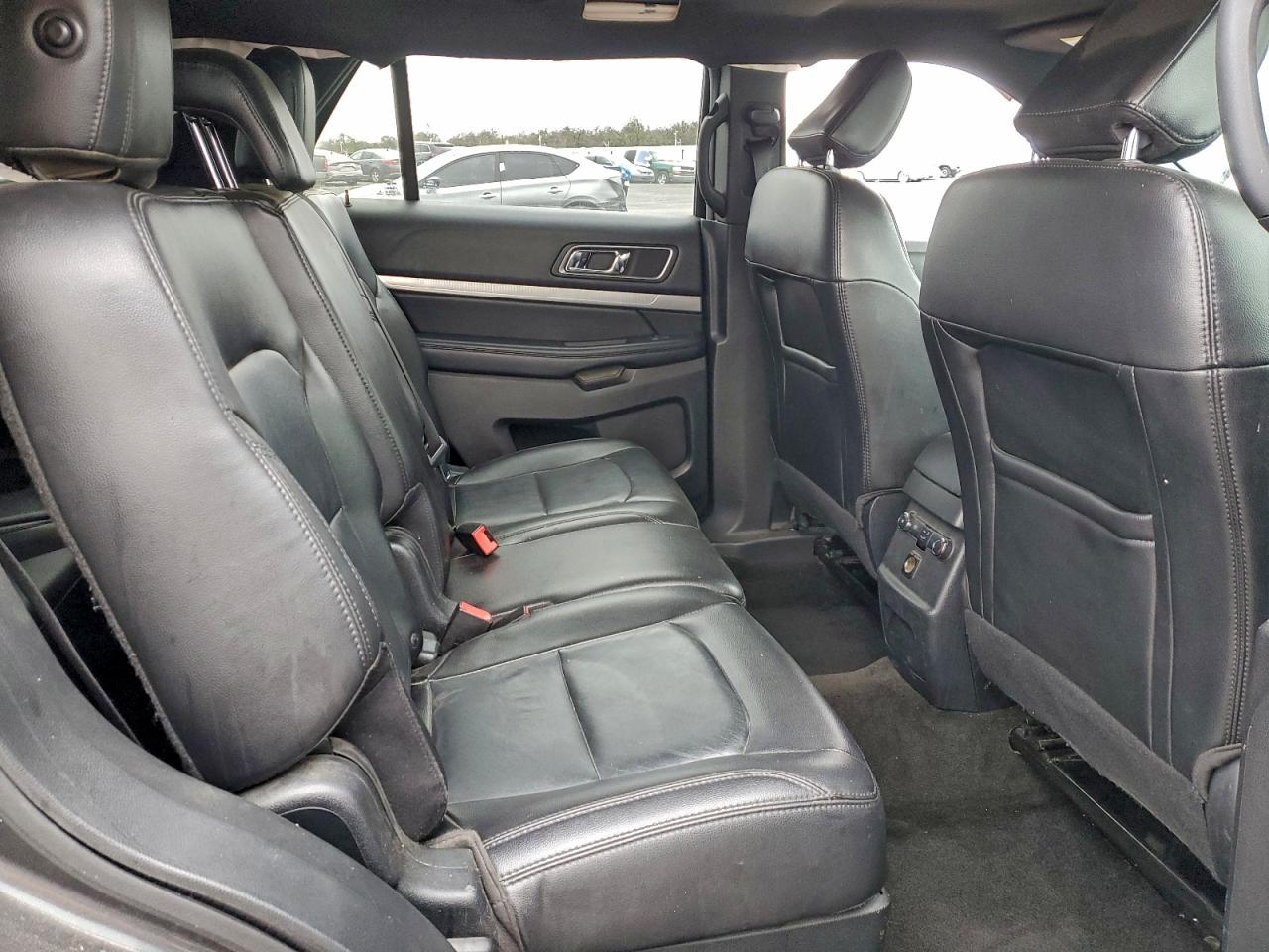 2018 FORD EXPLORER XLT photo 31