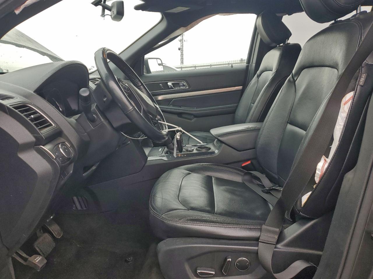 2018 FORD EXPLORER XLT photo 19