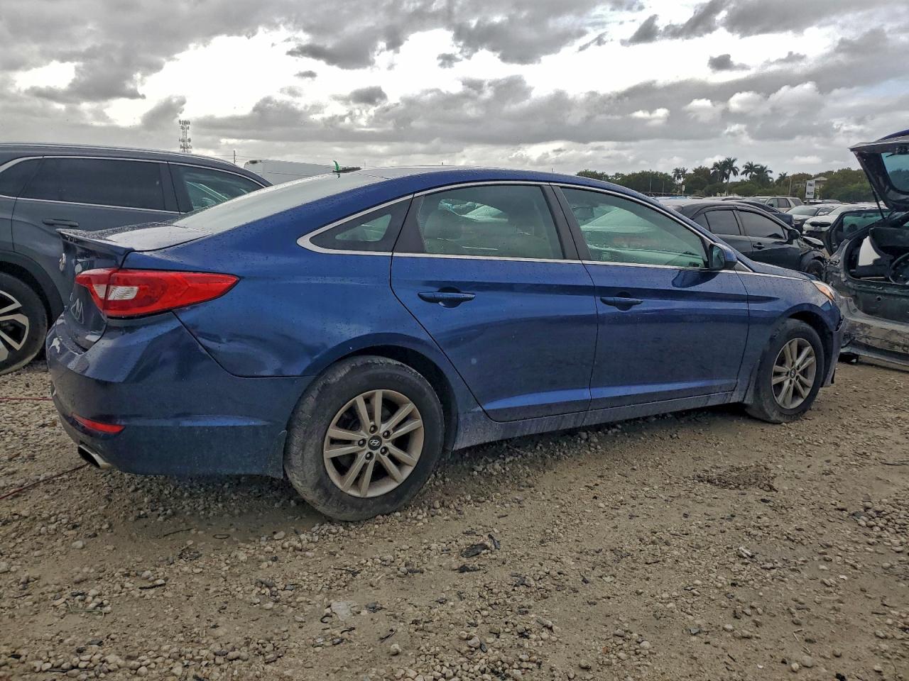 2015 HYUNDAI SONATA SE photo 3