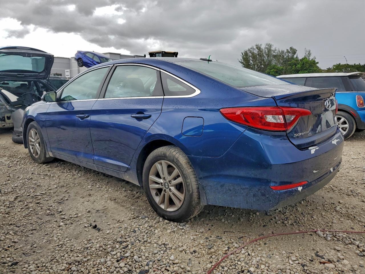 2015 HYUNDAI SONATA SE photo 2