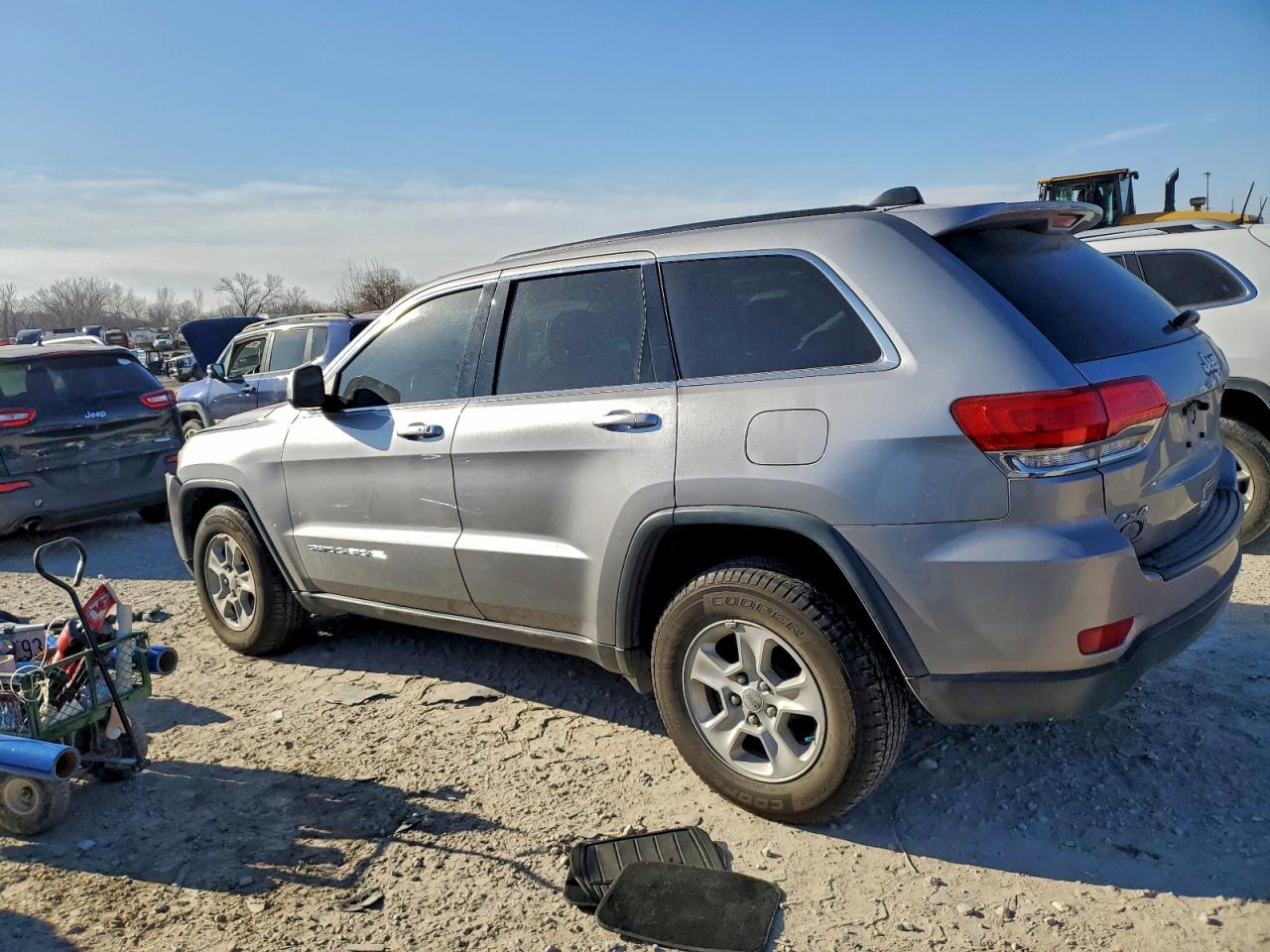 2016 JEEP GRAND CHEROKEE LAREDO photo 3