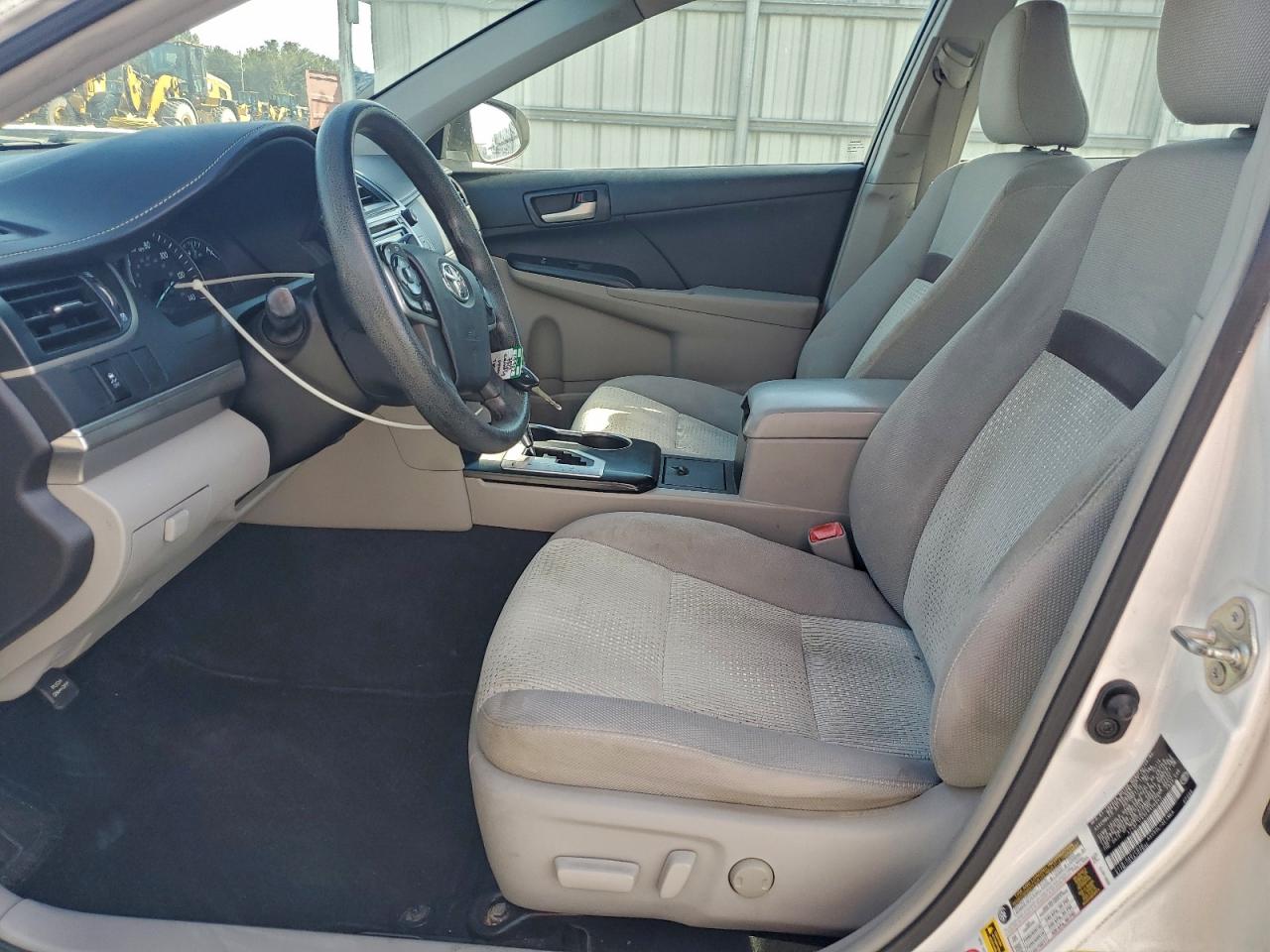 2014 TOYOTA CAMRY L photo 7