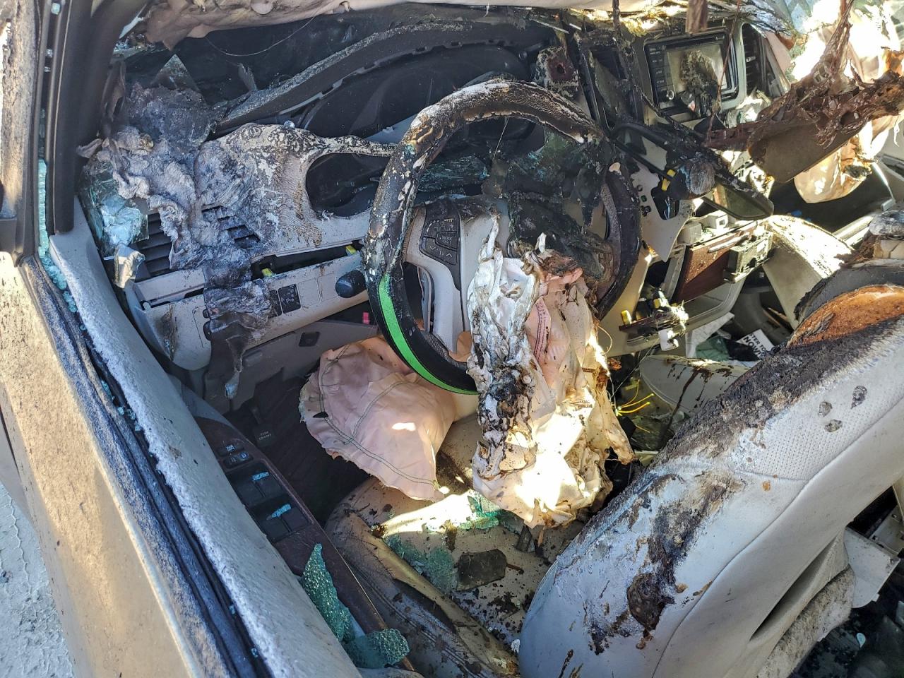 2014 TOYOTA SIENNA XLE photo 15