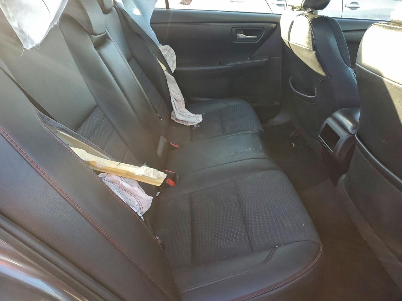 2015 TOYOTA CAMRY LE photo 10