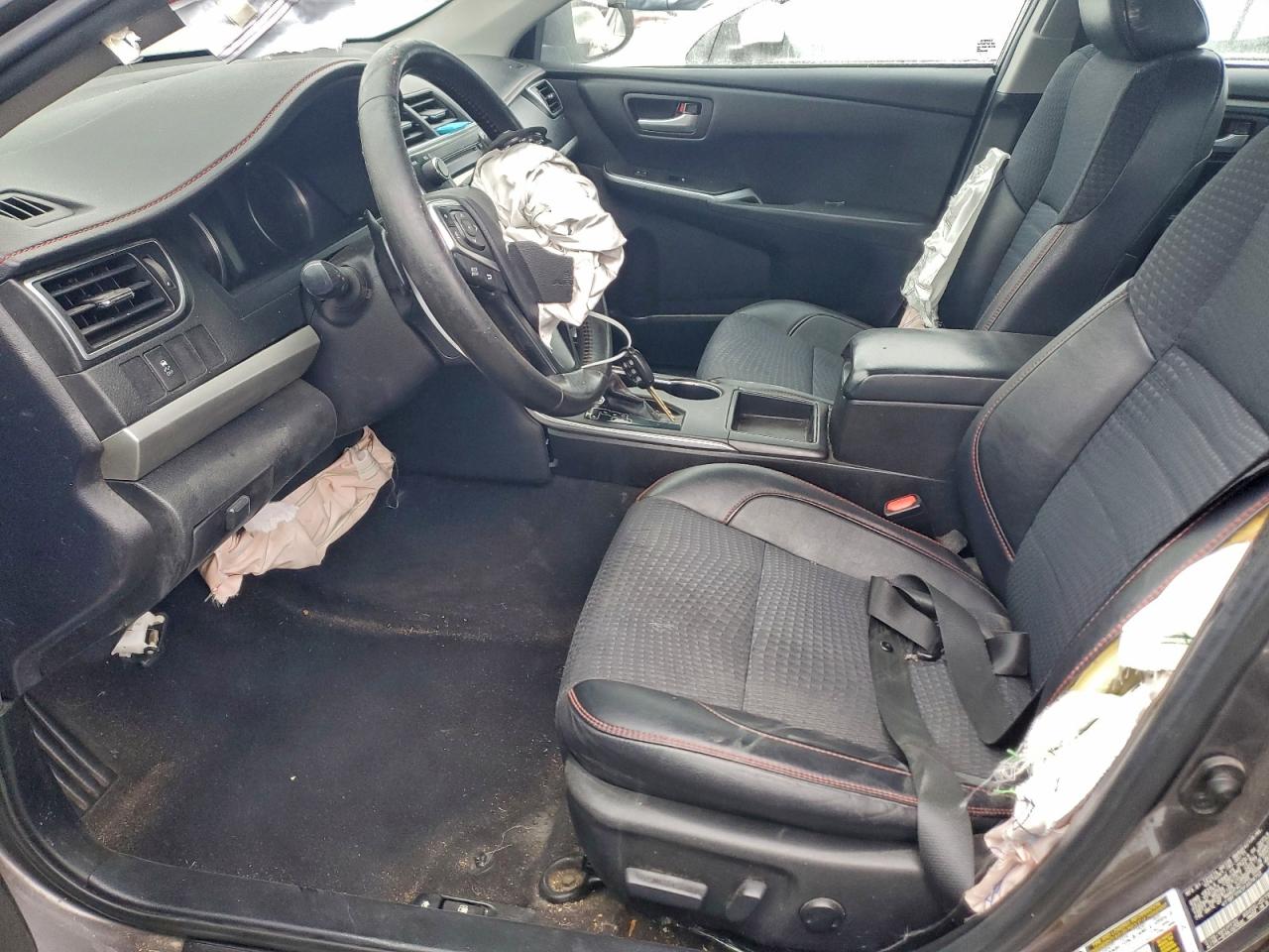 2015 TOYOTA CAMRY LE photo 7