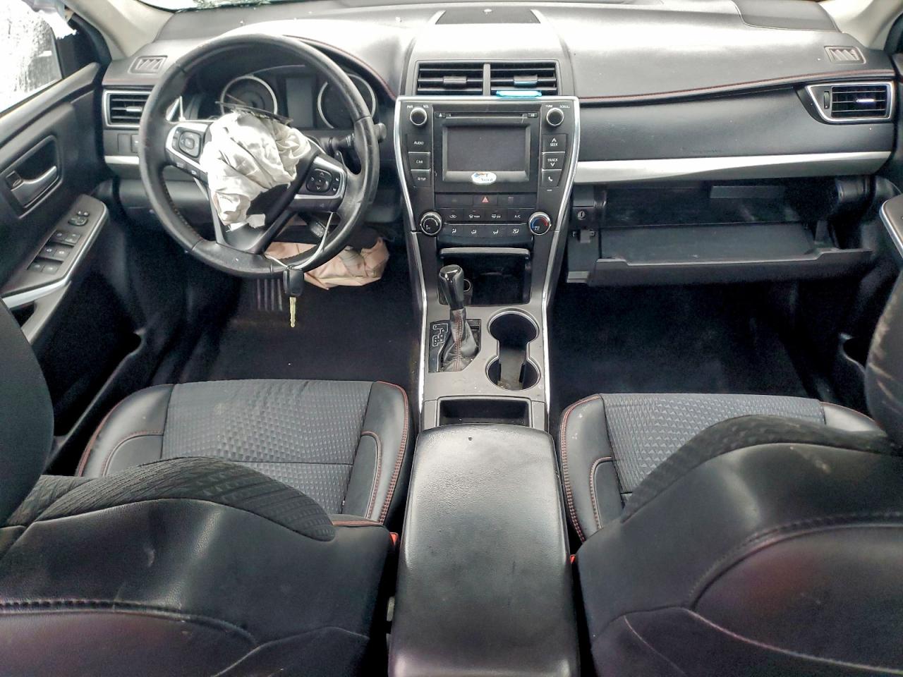 2015 TOYOTA CAMRY LE photo 8