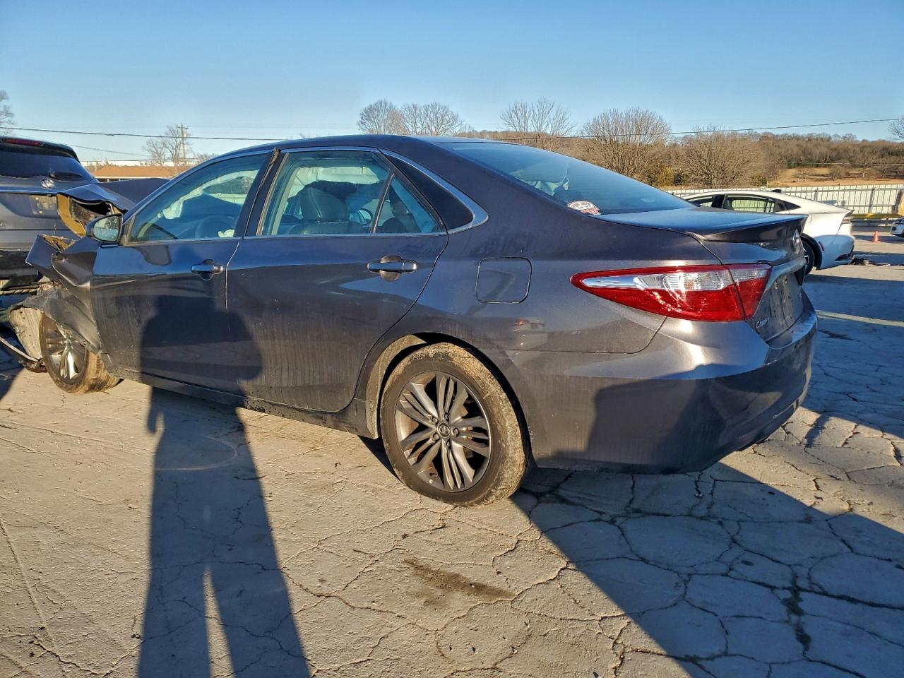2015 TOYOTA CAMRY LE photo 2