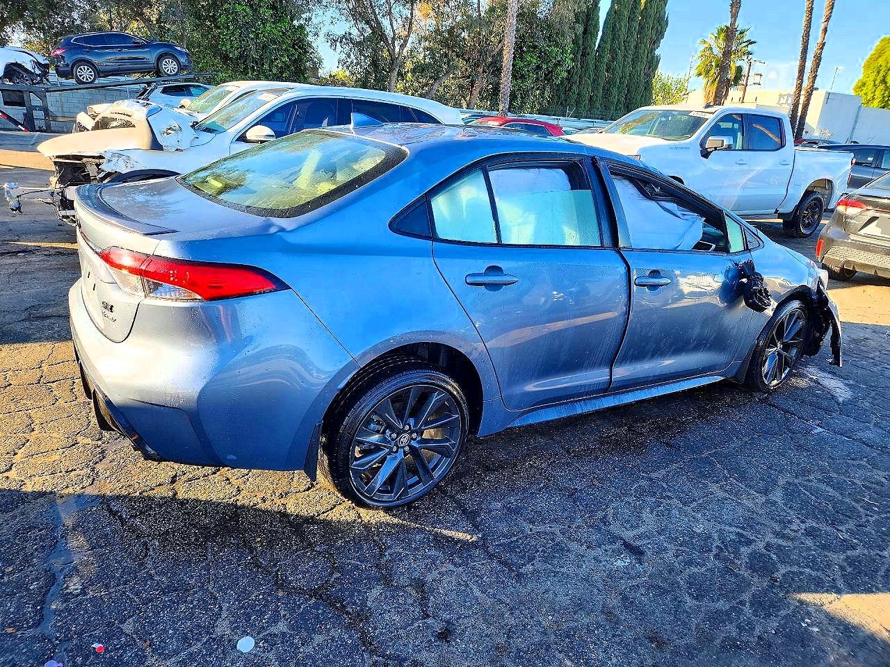 2025 TOYOTA COROLLA LE photo 3