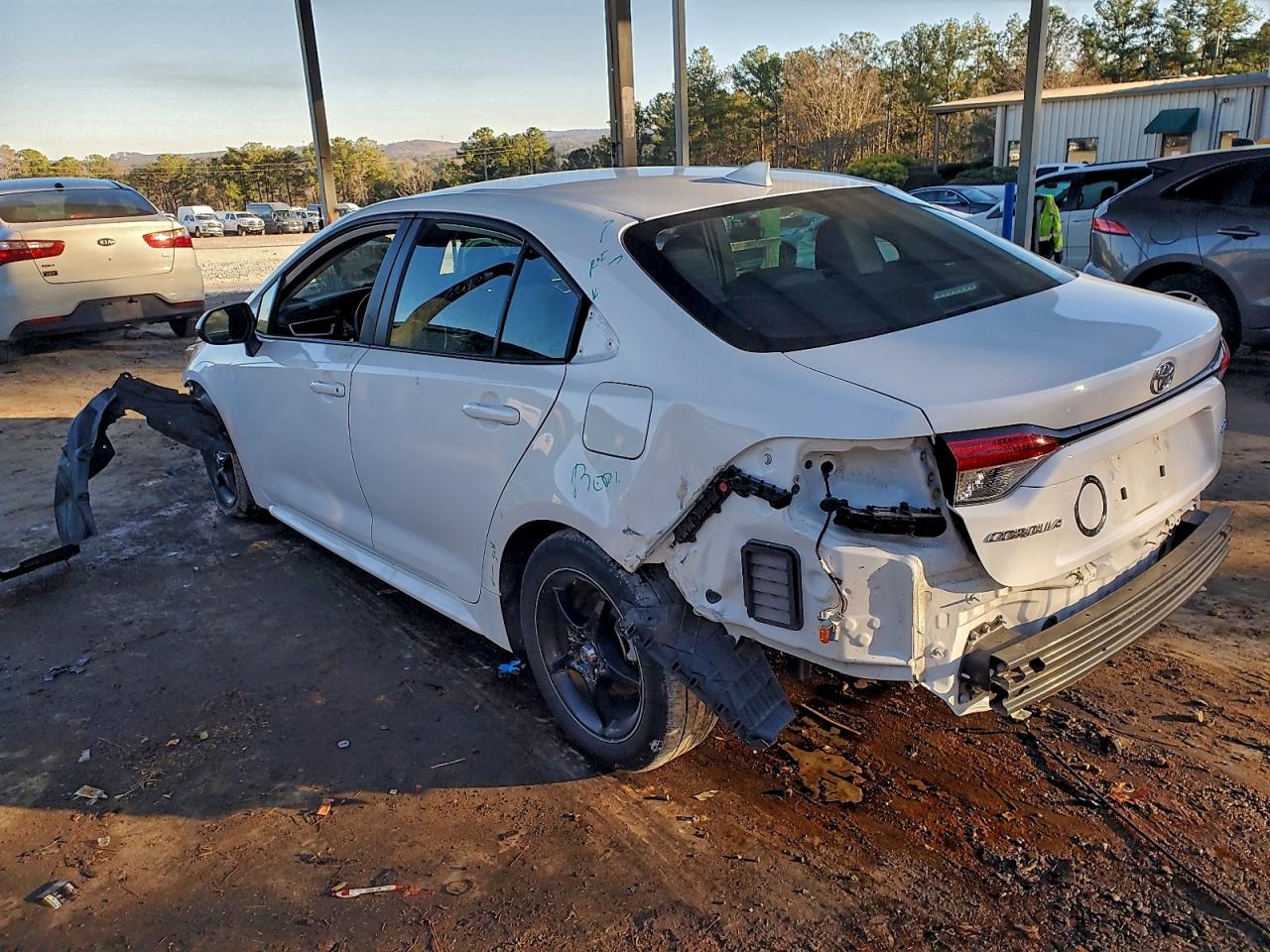 2024 TOYOTA COROLLA LE photo 2