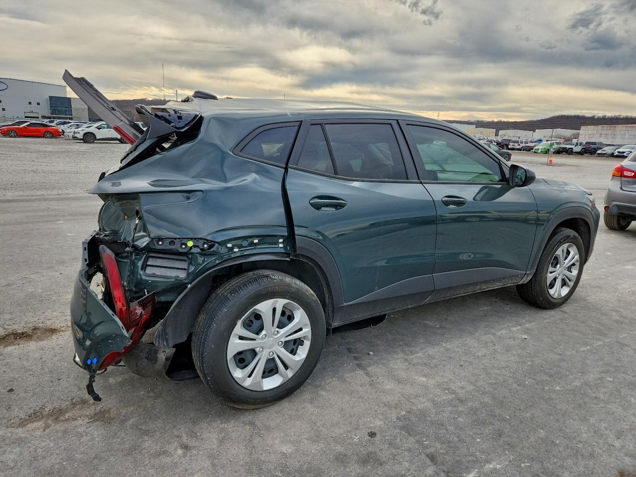 2025 CHEVROLET TRAX LS photo 3