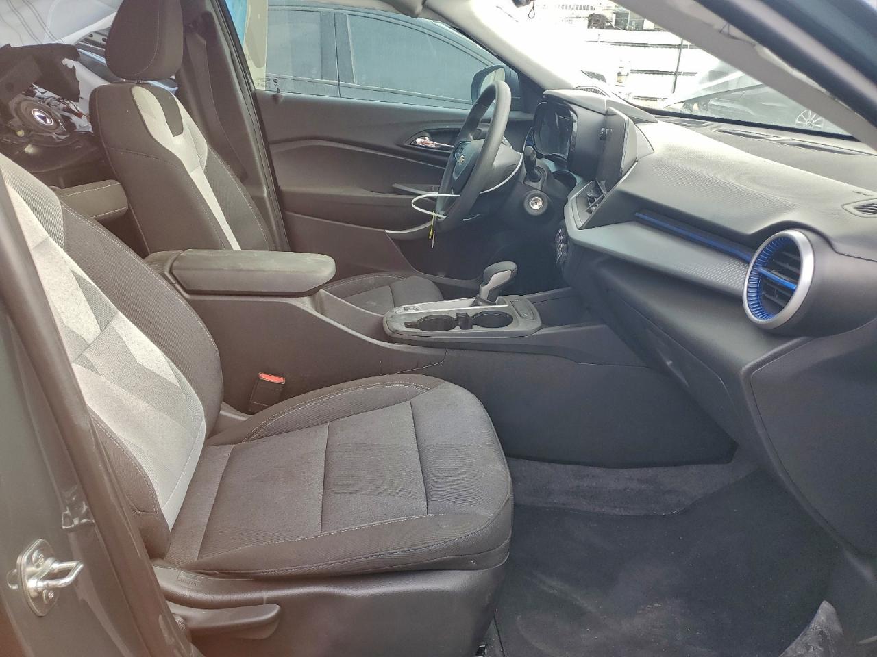 2025 CHEVROLET TRAX LS photo 7