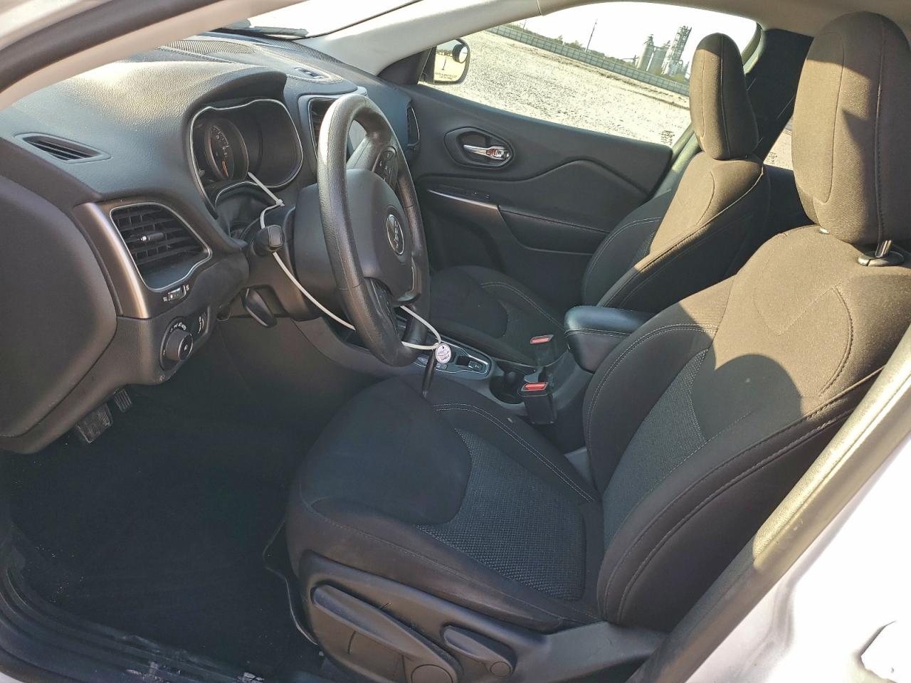 2019 JEEP CHEROKEE LATITUDE photo 13