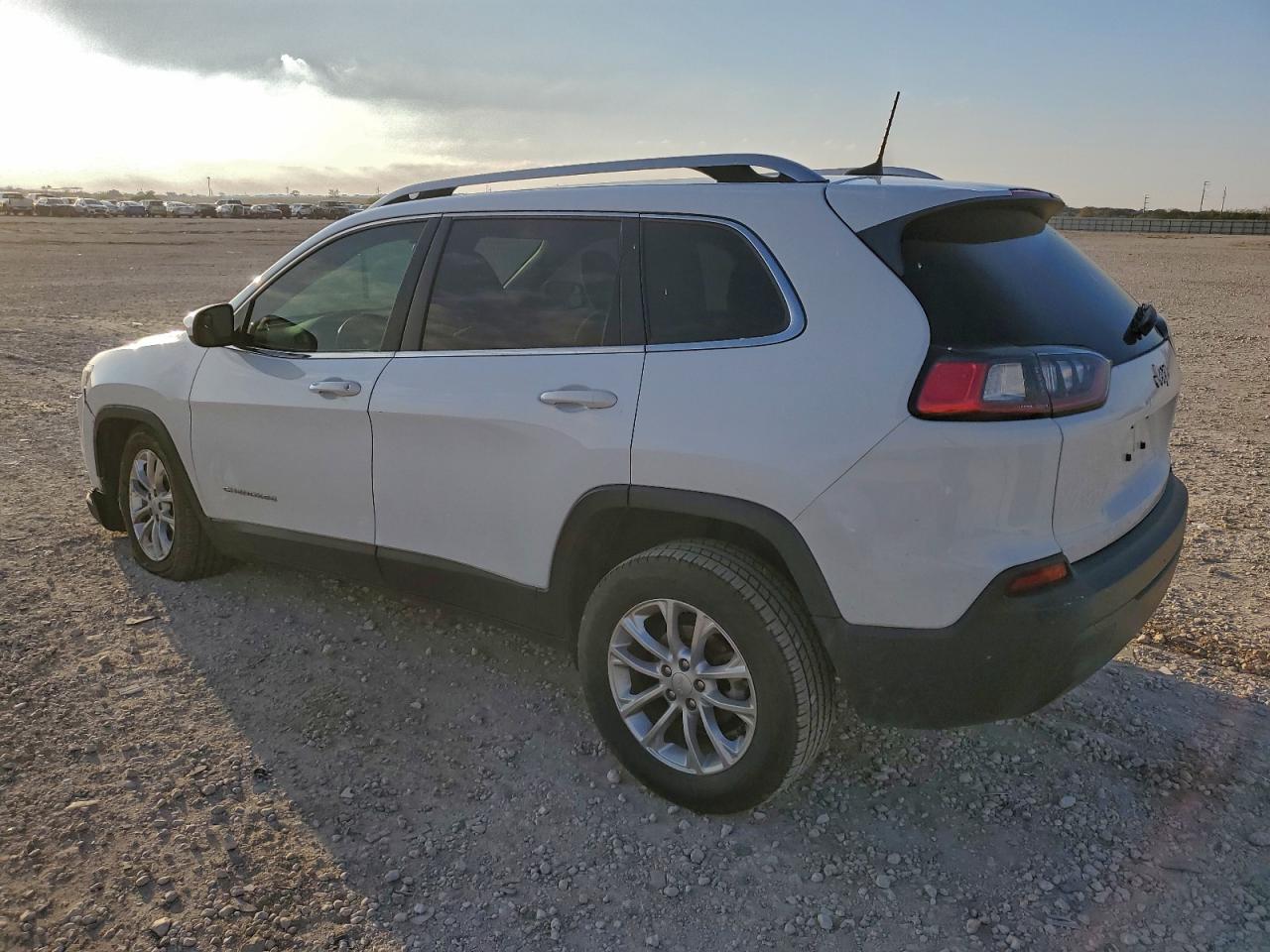 2019 JEEP CHEROKEE LATITUDE photo 3