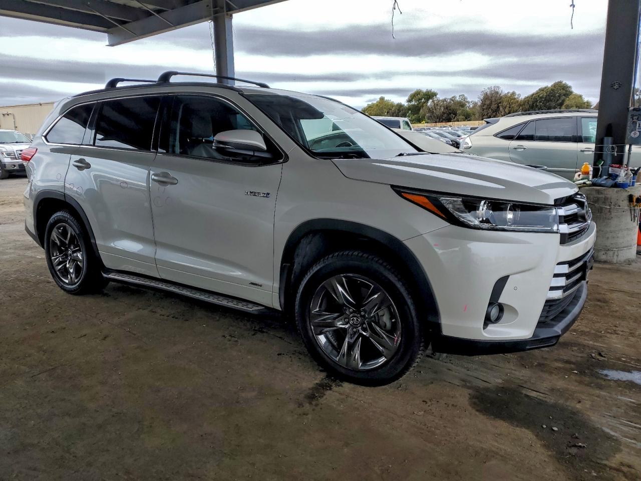 2017 TOYOTA HIGHLANDER HYBRID LIMITED PLATINUM photo 7