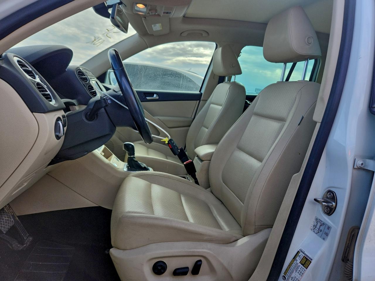 2016 VOLKSWAGEN TIGUAN S photo 7