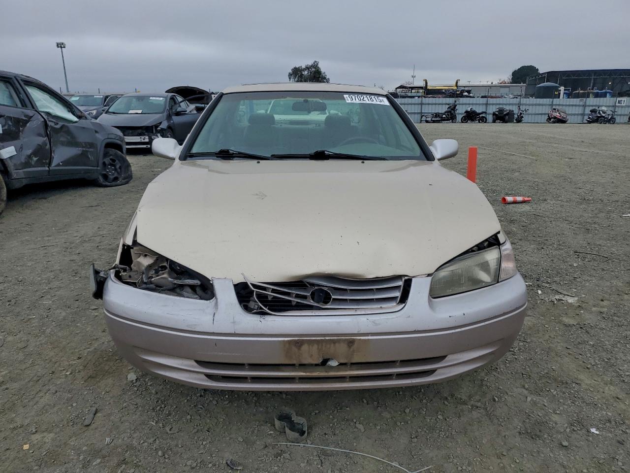 1999 TOYOTA CAMRY LE photo 5