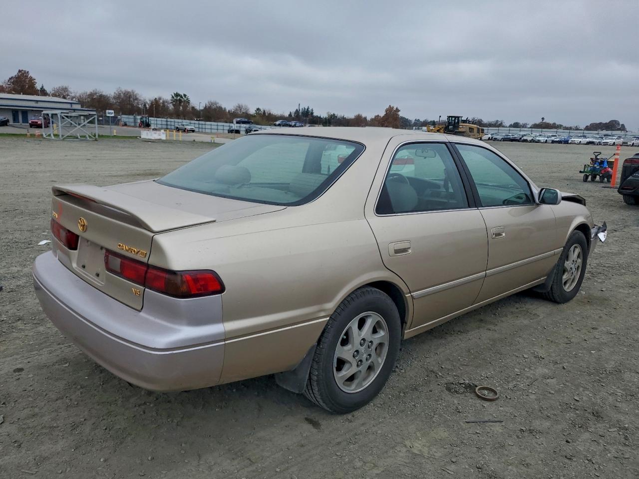 1999 TOYOTA CAMRY LE photo 3