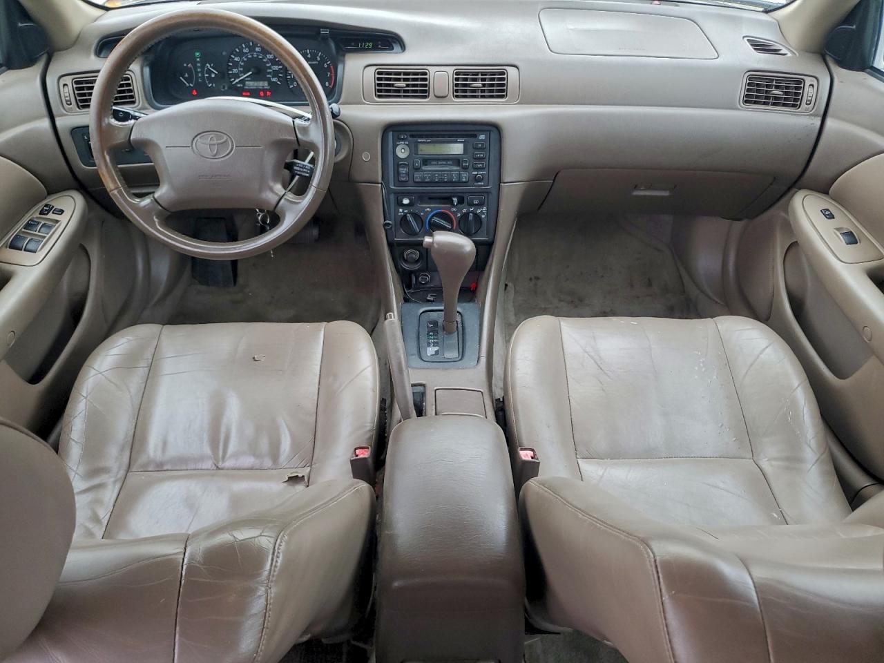 1999 TOYOTA CAMRY LE photo 8
