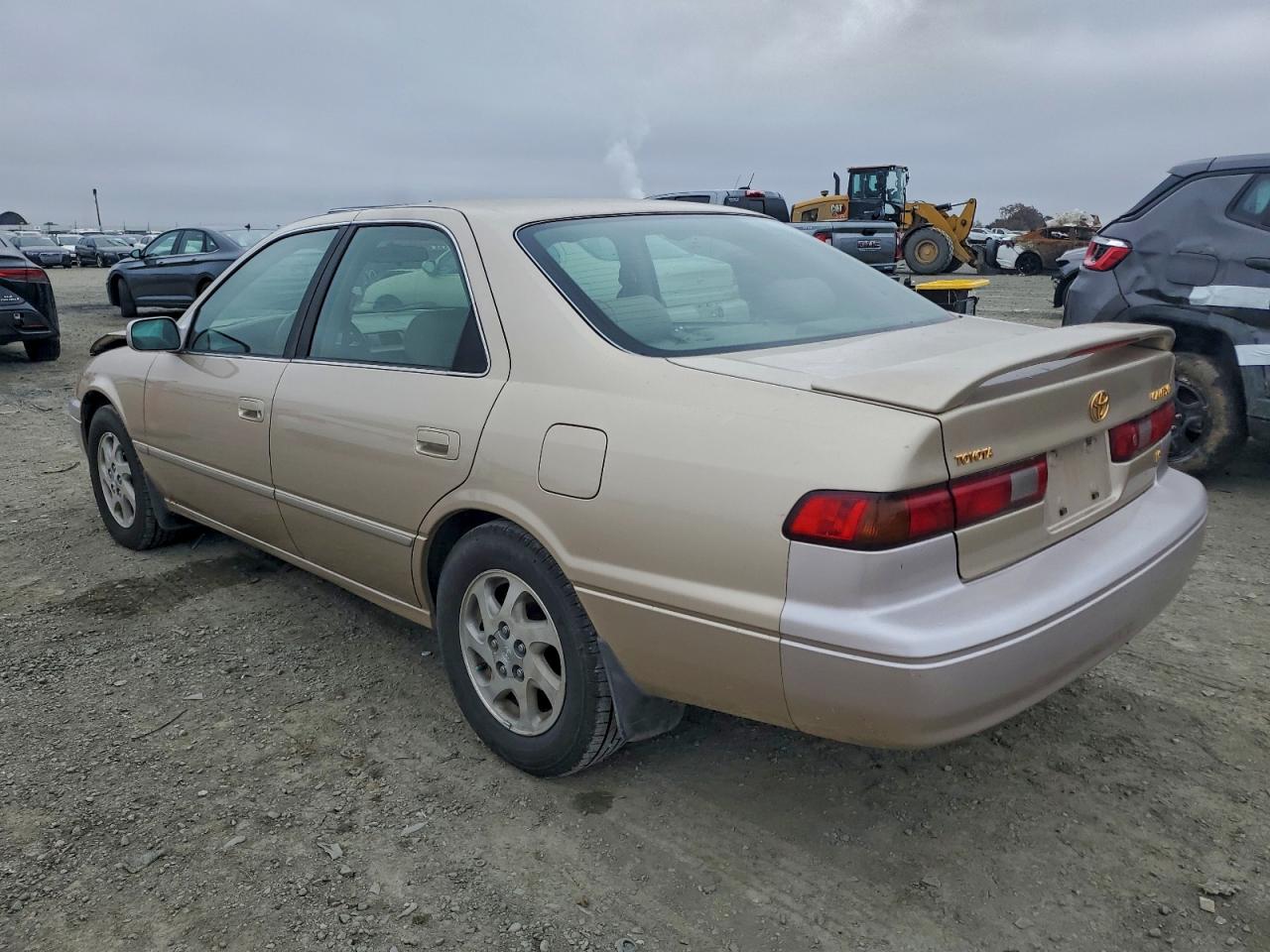 1999 TOYOTA CAMRY LE photo 2