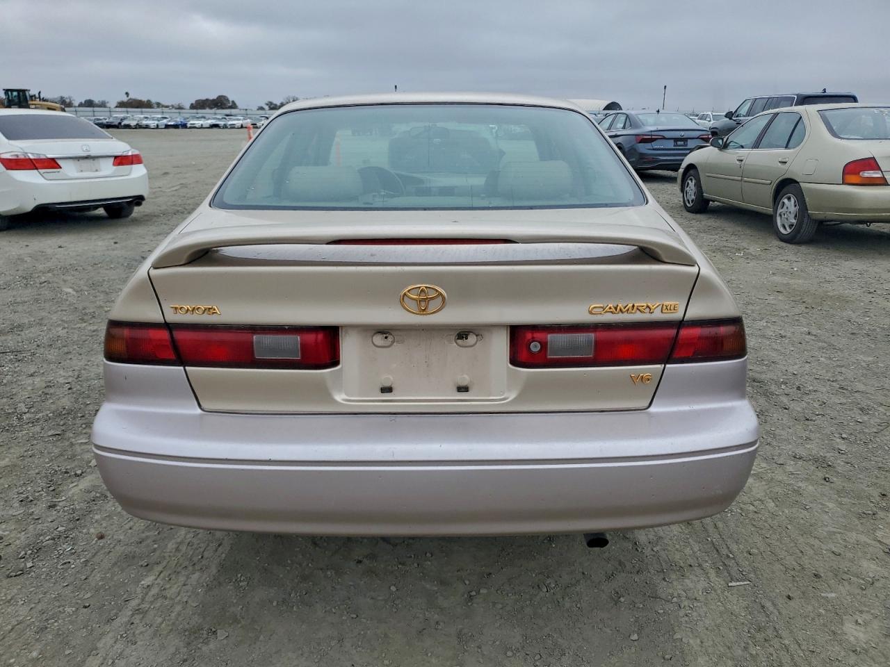 1999 TOYOTA CAMRY LE photo 6