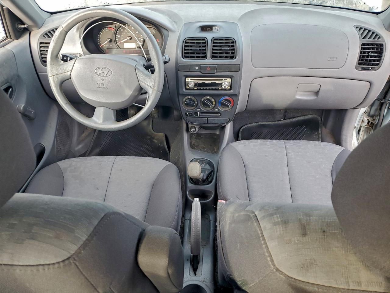 2005 HYUNDAI ACCENT GS photo 8