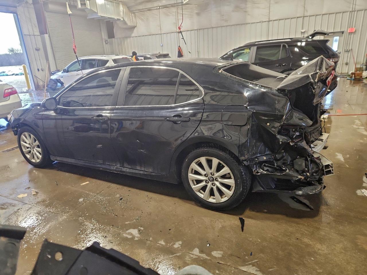2019 TOYOTA CAMRY L photo 3