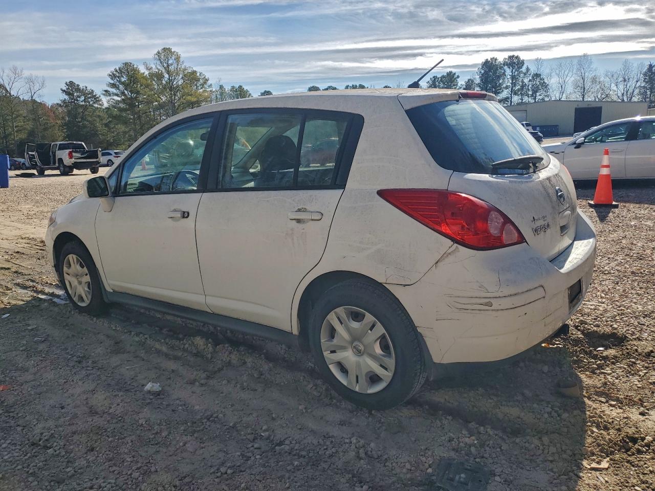 2012 NISSAN VERSA S photo 3
