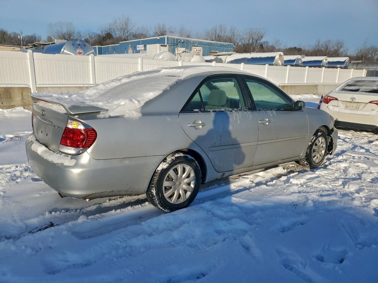 2005 TOYOTA CAMRY LE photo 5