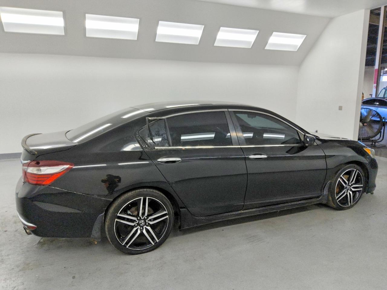 2017 HONDA ACCORD SPORT photo 7