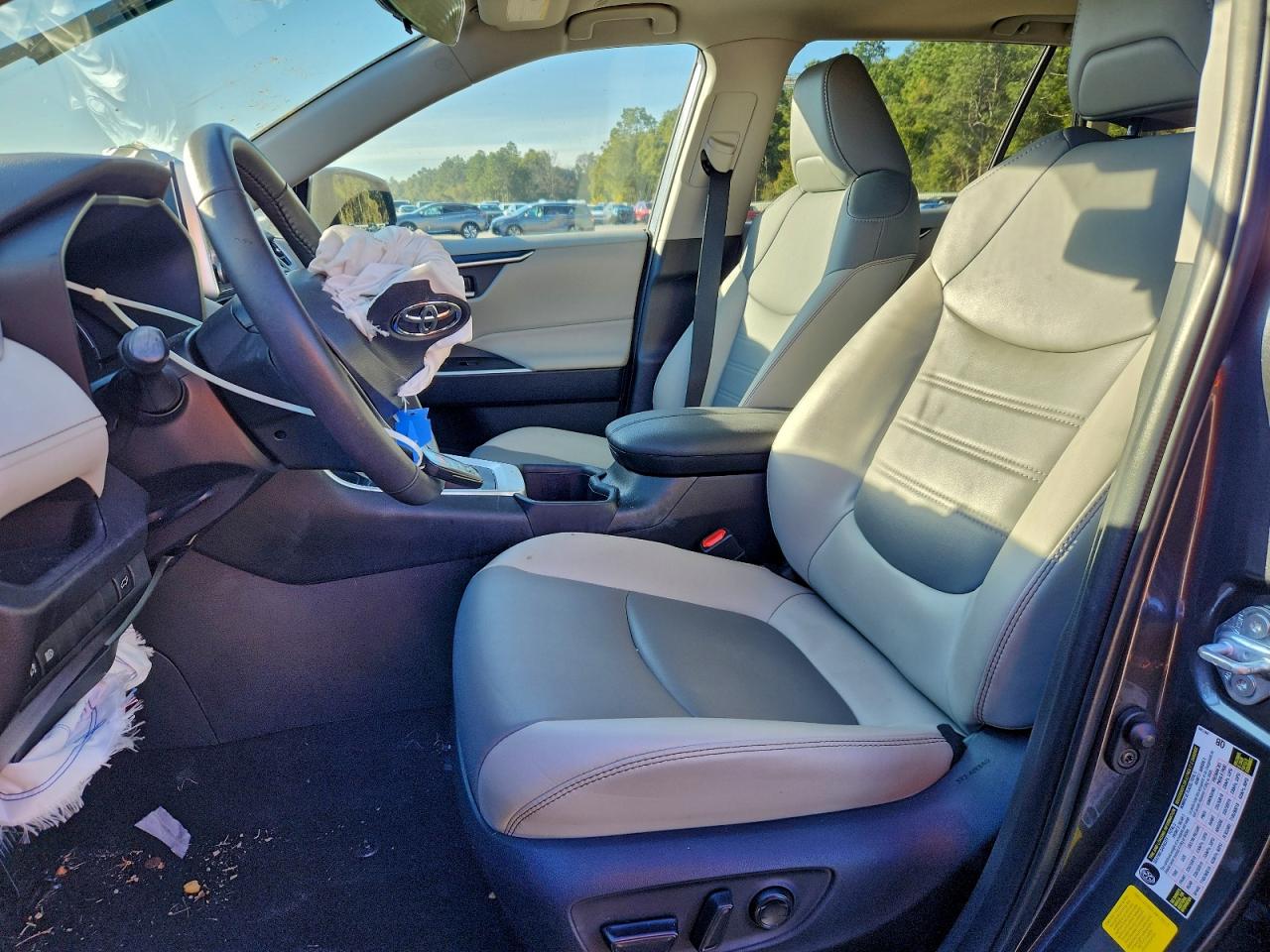 2025 TOYOTA RAV4 XLE PREMIUM photo 13