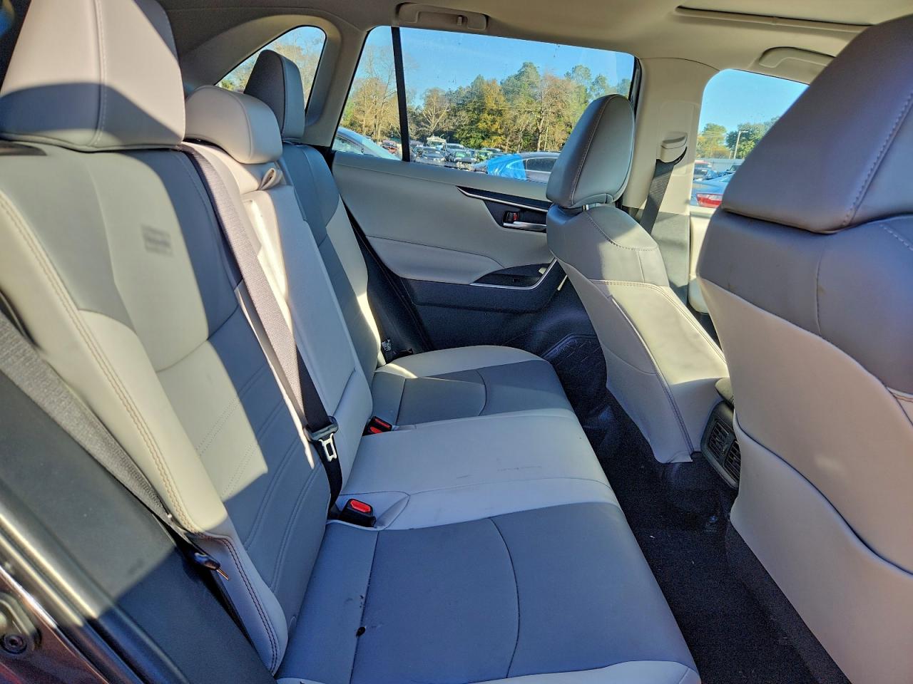2025 TOYOTA RAV4 XLE PREMIUM photo 21