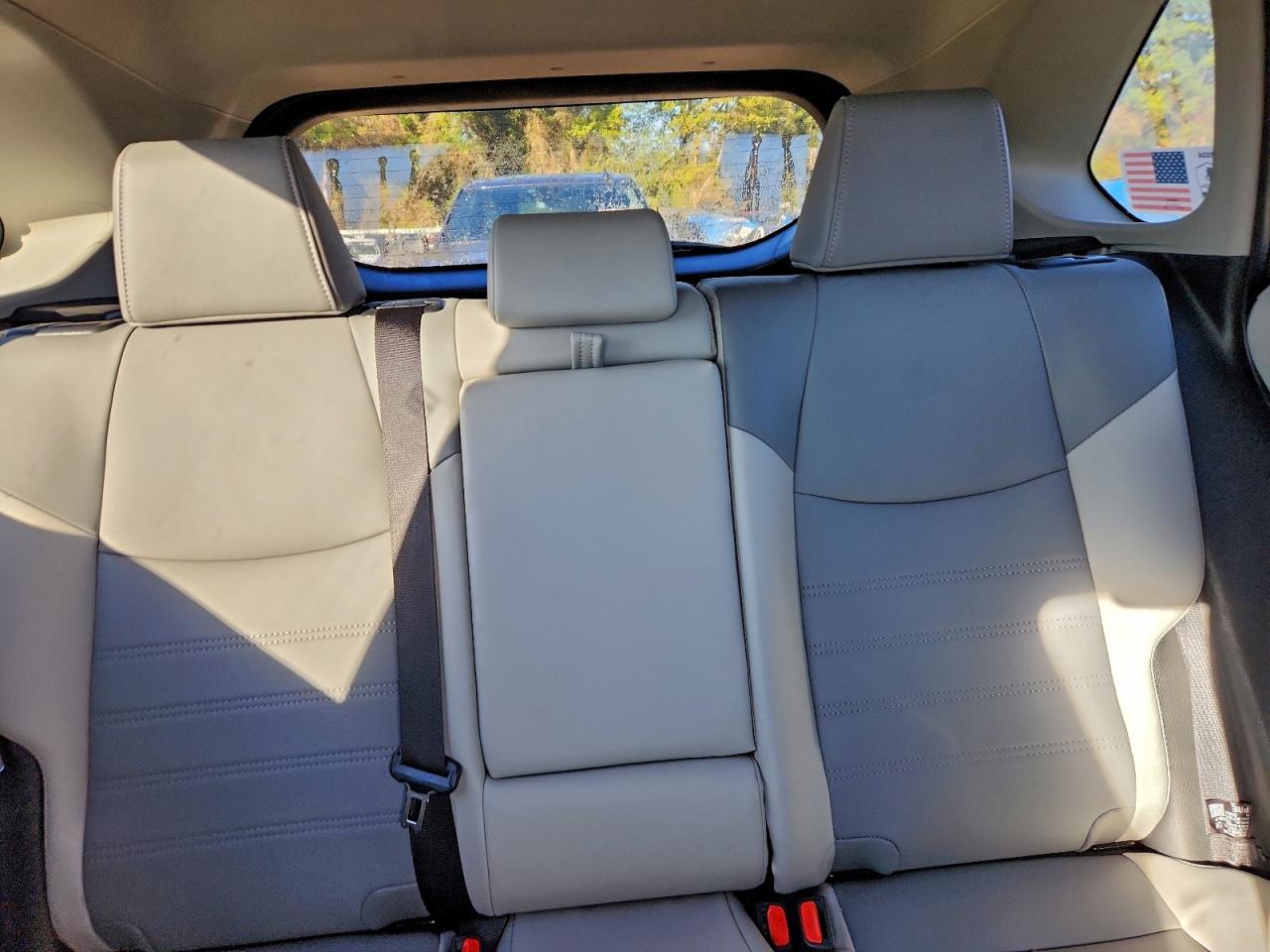 2025 TOYOTA RAV4 XLE PREMIUM photo 19